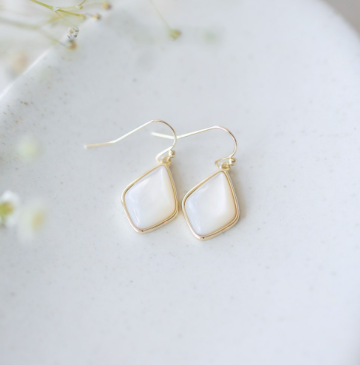 Evora Earrings-mother of pearl