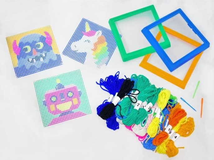 Smarts And Crafts - Fantastic Friends - Needlepoint Kit