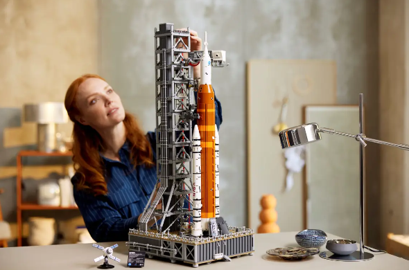 LEGO NASA Artemis Space Launch System