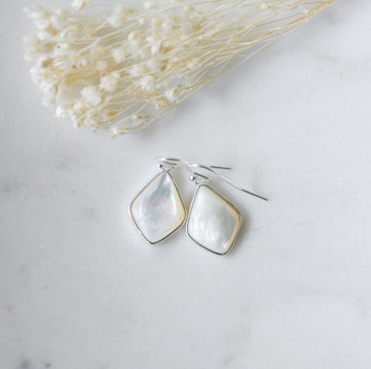 Evora Earrings-mother of pearl