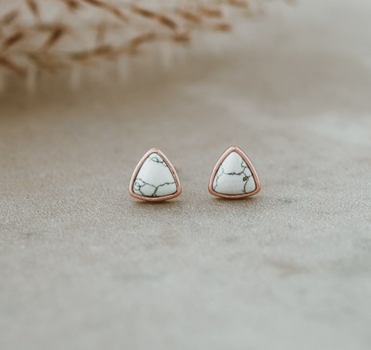 Mae Studs- Howlite