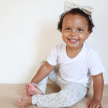 Load image into Gallery viewer, Toddler Legging In Oat Leopard
