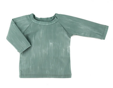 Load image into Gallery viewer, The &quot;Oynx&quot; Rashguard
