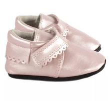 Load image into Gallery viewer, Queenie Pearl Pink Scallop Shoes
