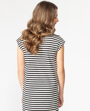 Load image into Gallery viewer, Mandarine &amp; Co Youth Striped Dress w/ Pocket
