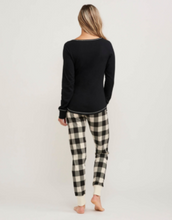 Load image into Gallery viewer, Women&#39;s Cream Plaid Stretch Pajama Pants
